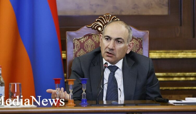 Премьер-министр Никол Пашинян на заседании правительства
