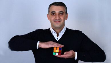 Вчера также был последний звонок сына Мкртыча Арзуманяна.