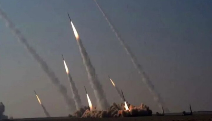 Иран снова запускает ракеты по Израилю