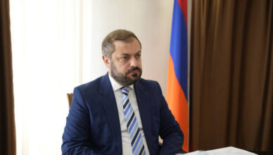 Папоян опубликовал фотографии