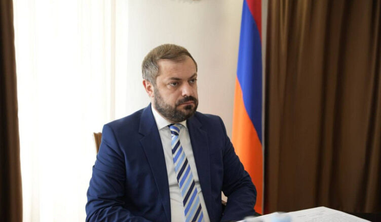 Папоян опубликовал фотографии