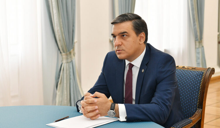 Арман Татоян