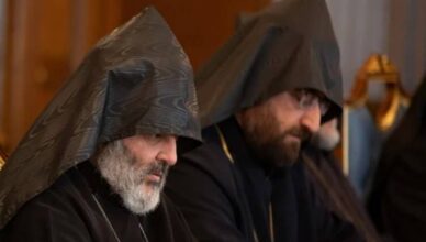Архиепископы Баграт и Аршак