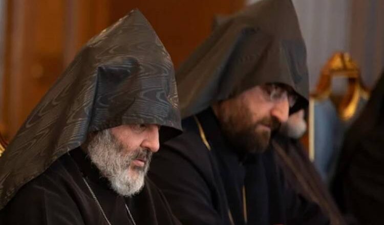Архиепископы Баграт и Аршак