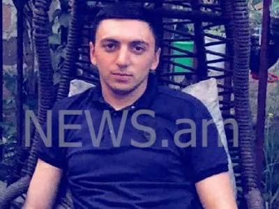 Он жил с родителями, братом и бабушкой