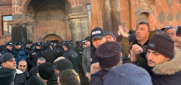 Что происходило внутри церкви: