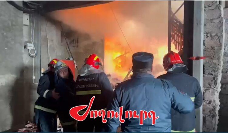Момент пожара на фабрике