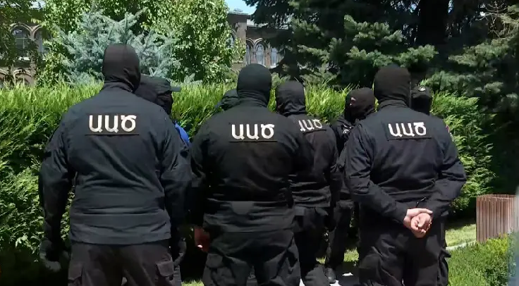 Что происходит в данный момент?