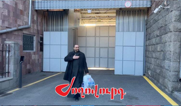 Аршак Србазан