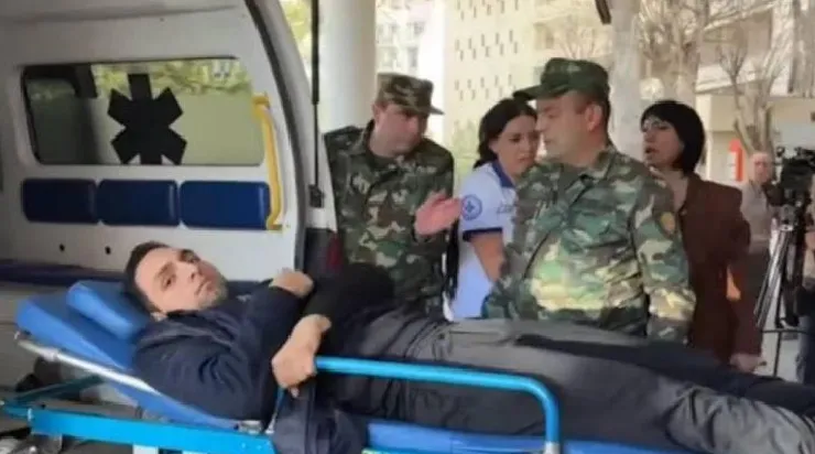 Давит