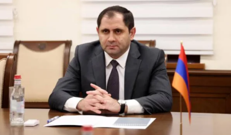 кого уволили!