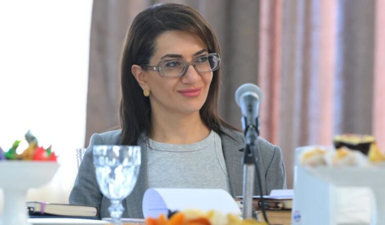 Анна Акобян